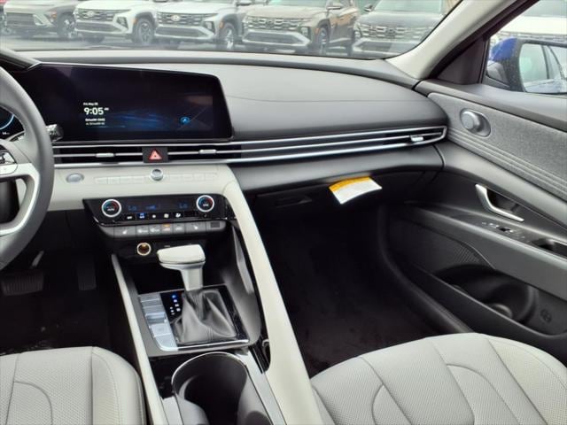 2025 Hyundai Elantra Limited - Photo 13