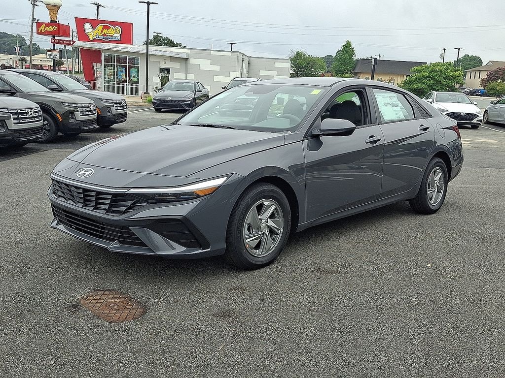 New 2026 Hyundai Elantra SE SE Sedan
