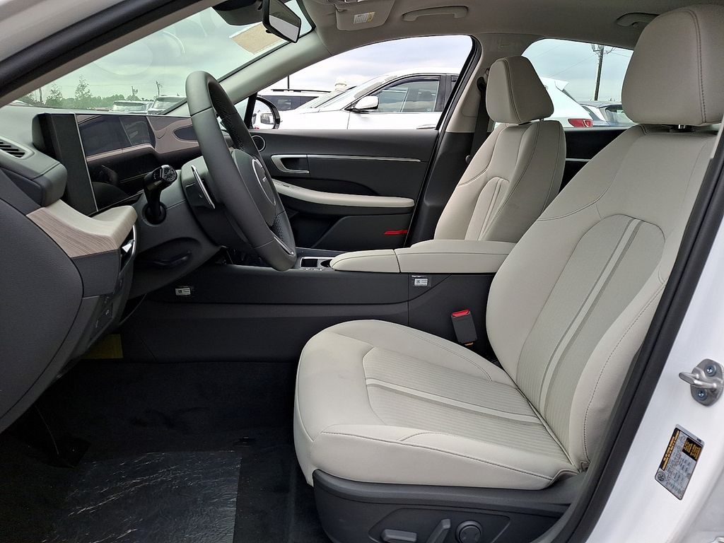 2025 Hyundai Sonata Hybrid SEL - Photo 9