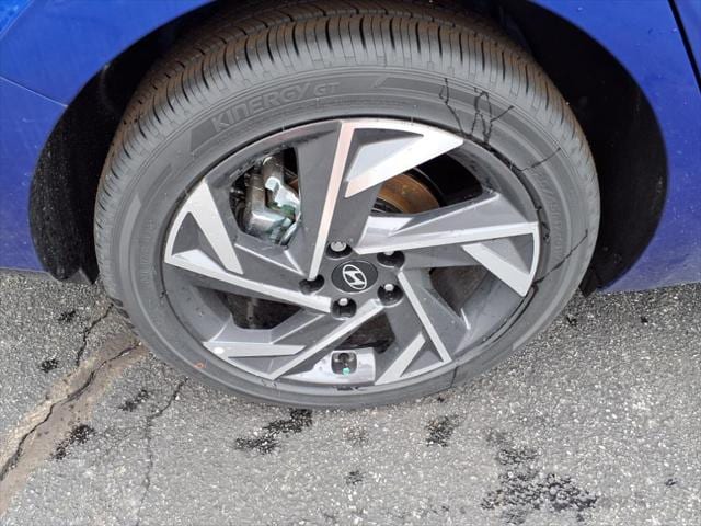 2025 Hyundai Elantra Limited - Photo 9