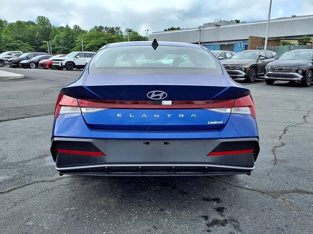 2025 Hyundai Elantra Limited - Photo 6