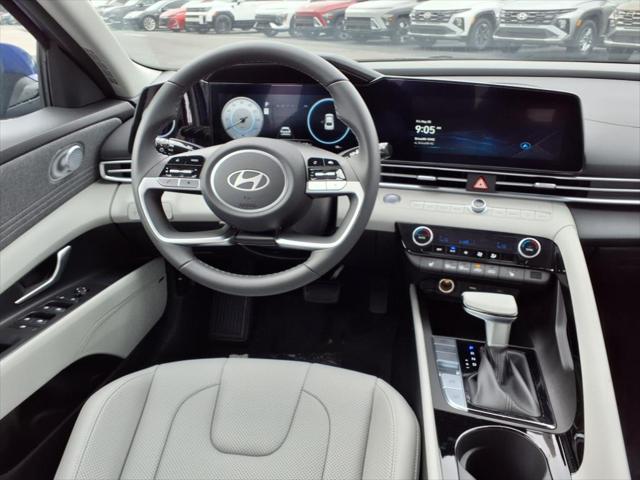 2025 Hyundai Elantra Limited - Photo 12