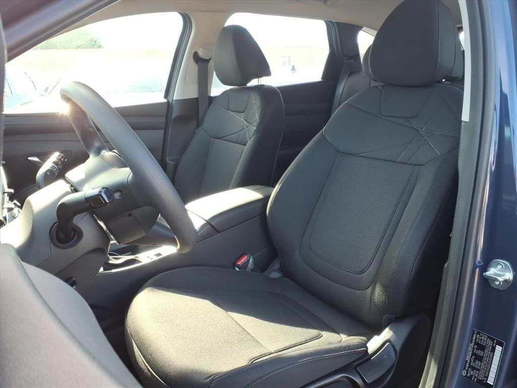 2025 Hyundai Tucson SE photo 3