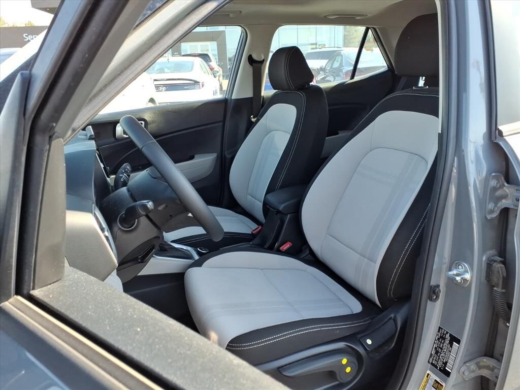 Used 2023 Hyundai Venue SEL SUV