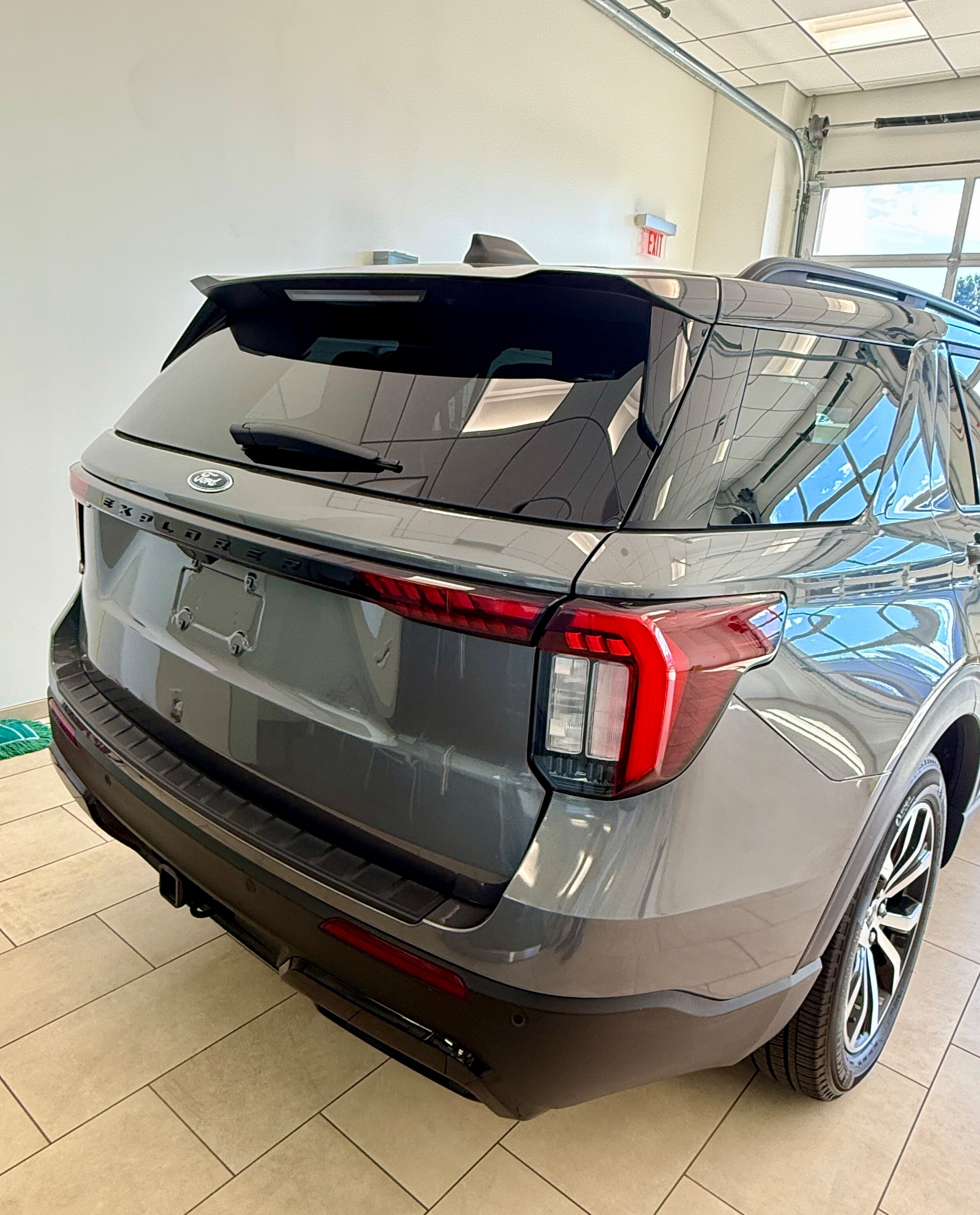 2025 Ford Explorer ST-Line photo 3