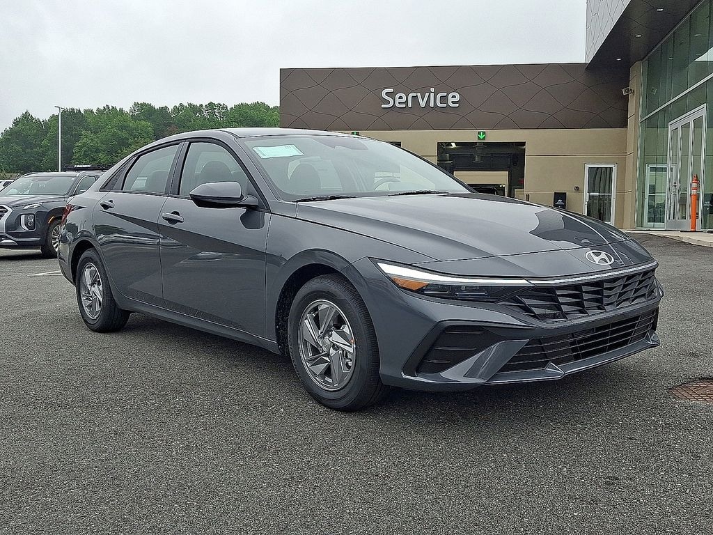 New 2026 Hyundai Elantra SE SE Sedan