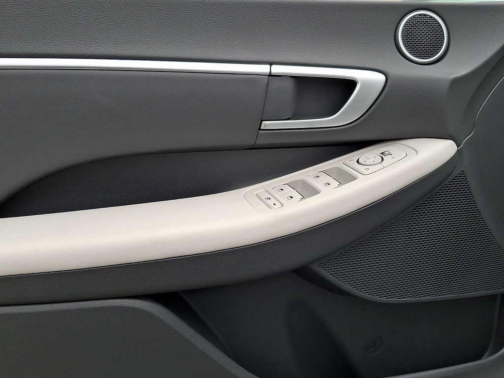 2025 Hyundai Sonata Hybrid SEL - Photo 8