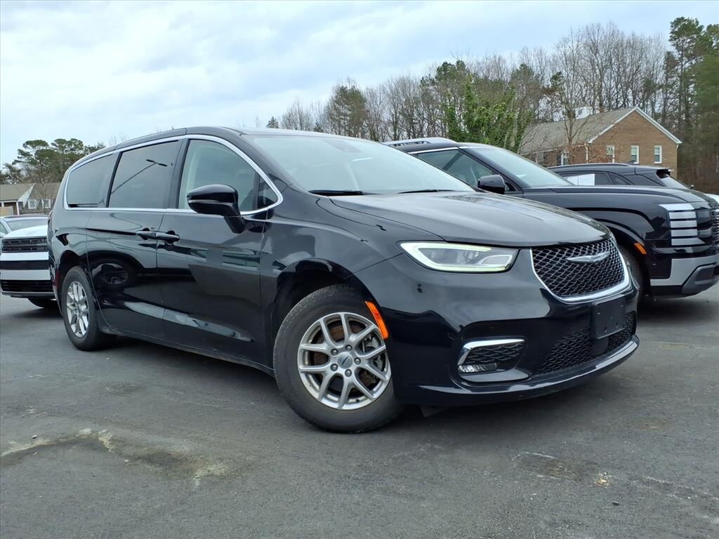 Used 2024 Chrysler Pacifica Touring L Minivan/Van