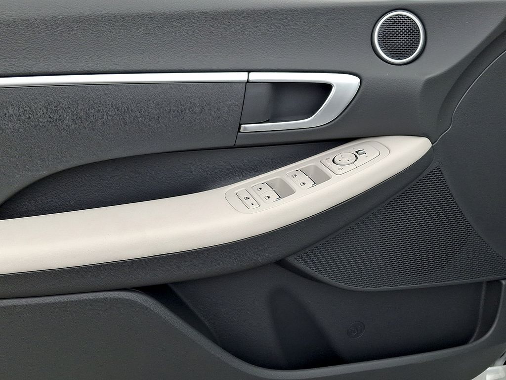 2025 Hyundai Sonata SE - Photo 8