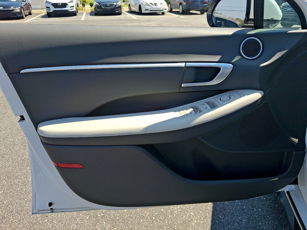 2025 Hyundai Sonata Hybrid SEL - Photo 8