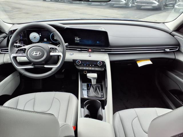2025 Hyundai Elantra Limited - Photo 14