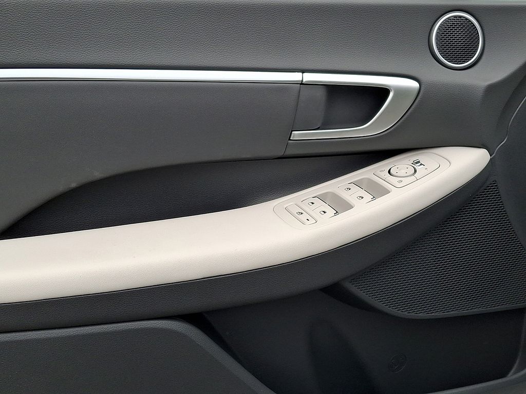2025 Hyundai Sonata Hybrid SEL - Photo 8
