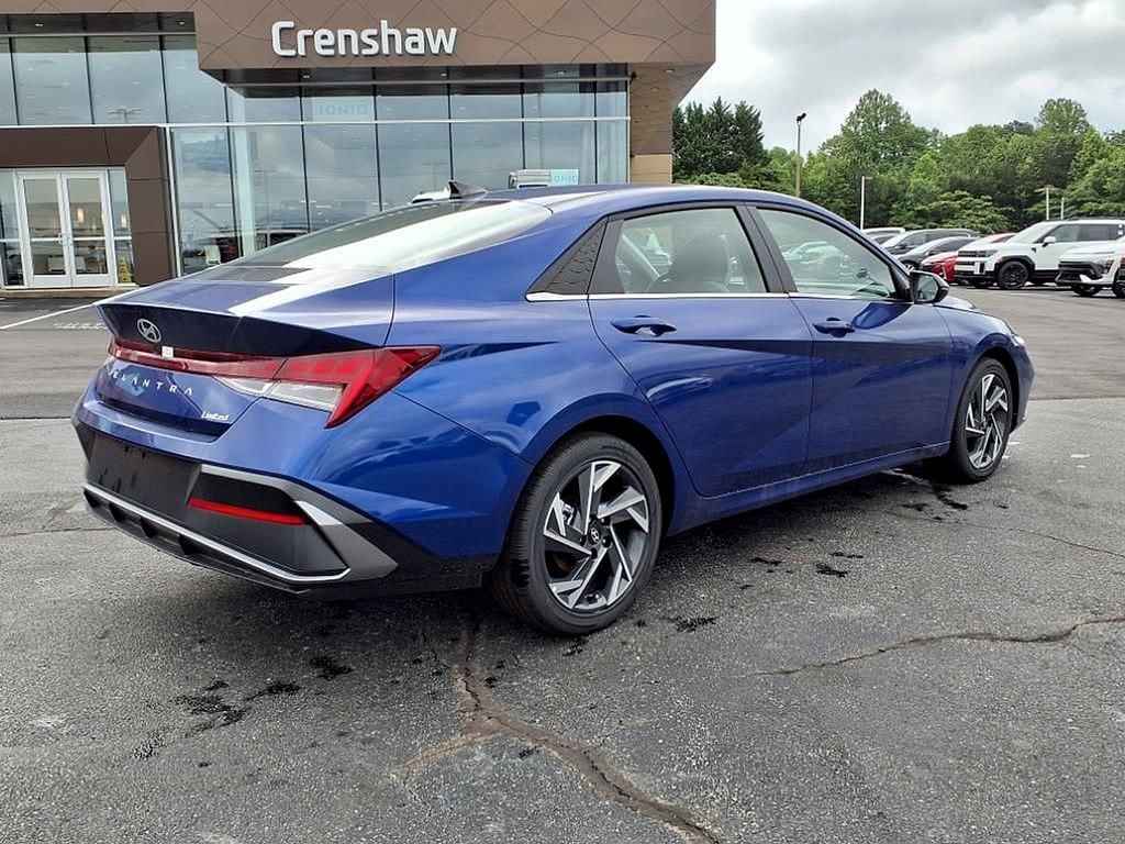 2025 Hyundai Elantra Limited - Photo 7