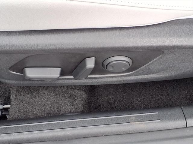 2025 Hyundai Elantra Limited - Photo 18