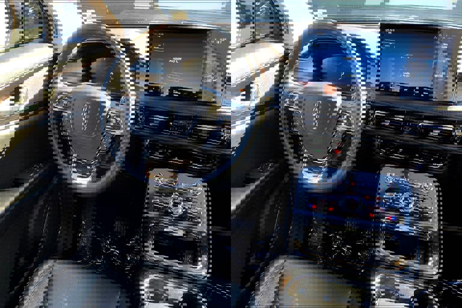 2022 Lincoln Nautilus Standard photo 2