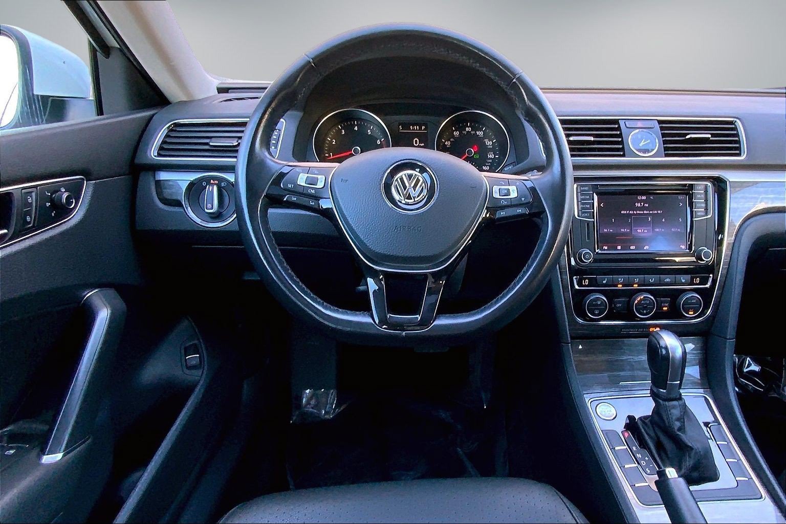 Used 2017 Volkswagen Passat 1.8T SE Sedan