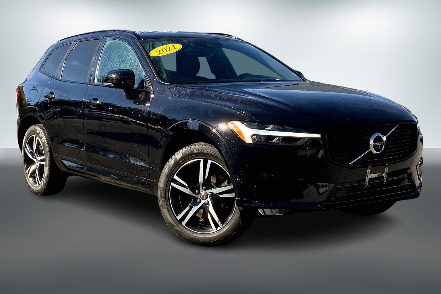 2021 Volvo XC60 R-Design's photo