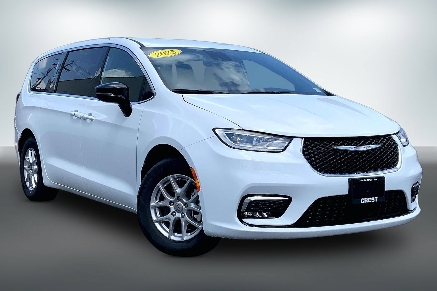2025 Chrysler Pacifica Select's photo