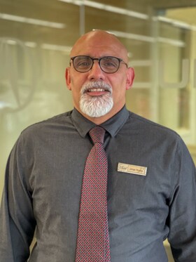 Staff member Jorge Rivera from ID_25bcae2f3914