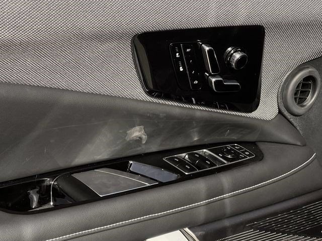 2027 Cadillac OPTIQ Luxury - Photo 18