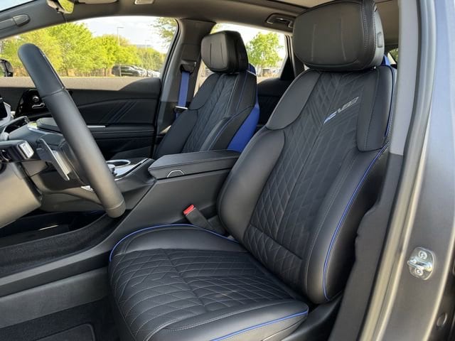 2026 Cadillac OPTIQ V-Series - Photo 22