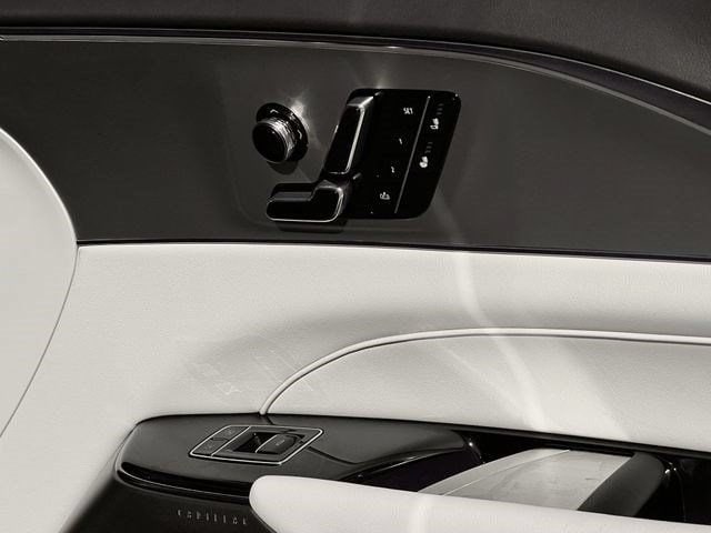 2027 Cadillac LYRIQ Luxury - Photo 22