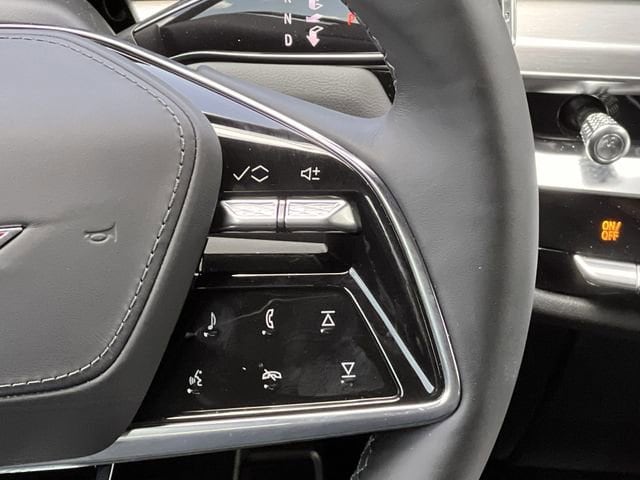 2026 Cadillac LYRIQ V Premium - Photo 13