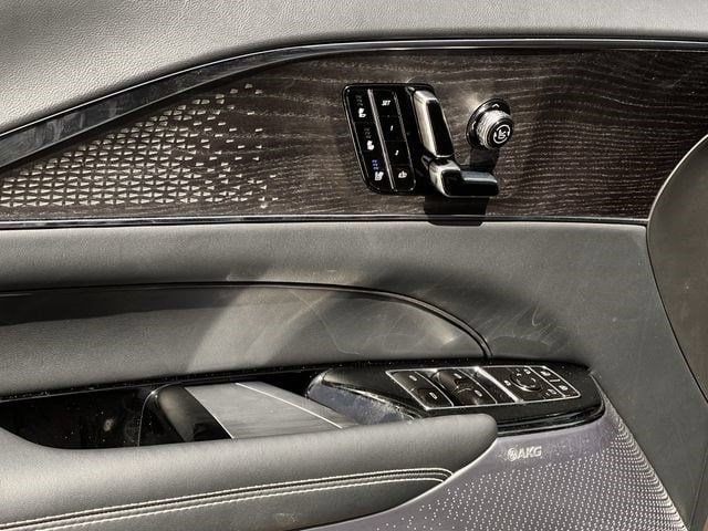 2026 Cadillac LYRIQ V Premium - Photo 21