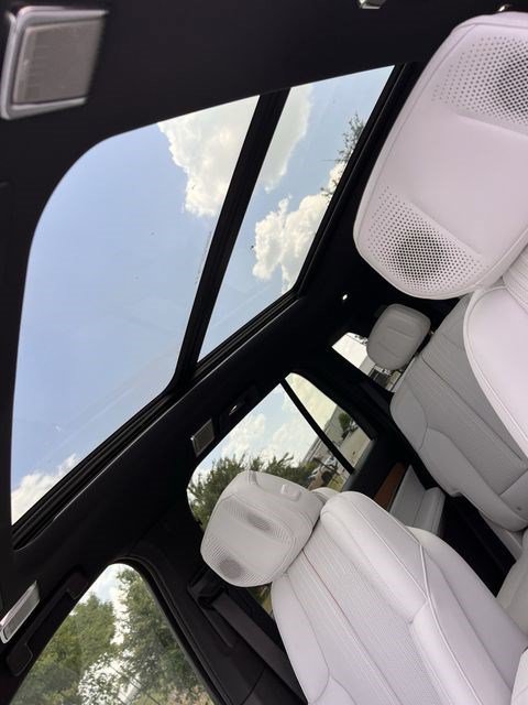 2027 Cadillac VISTIQ Luxury - Photo 17