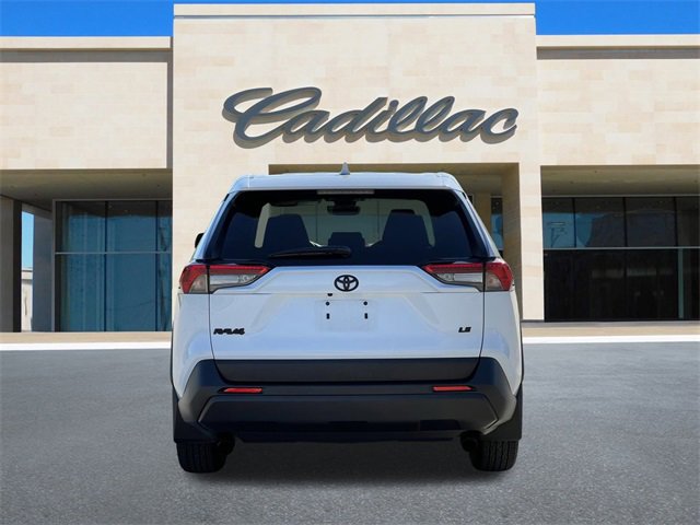 2024 Toyota RAV4 LE photo 3