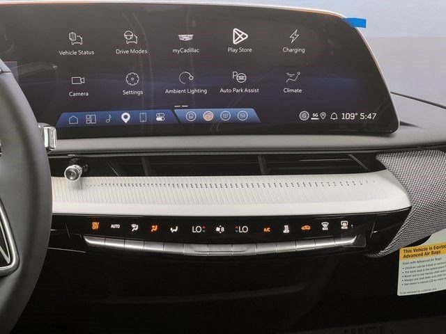 2027 Cadillac OPTIQ Luxury - Photo 14