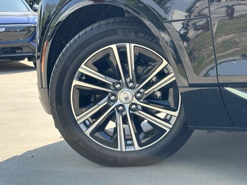 New 2025 CADILLAC LYRIQ Luxury 1 SUV