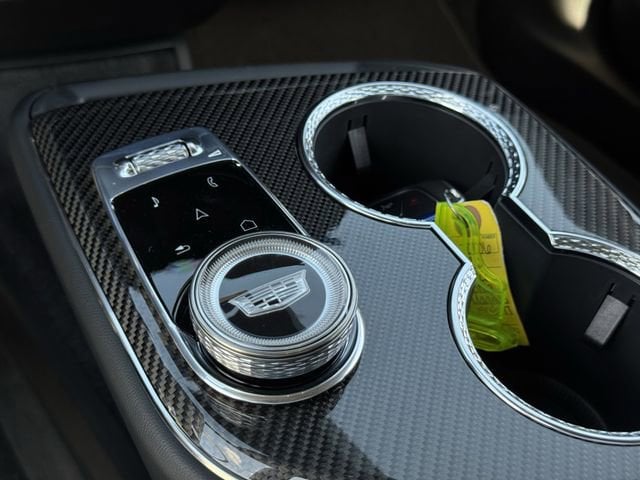 2026 Cadillac OPTIQ V-Series - Photo 16