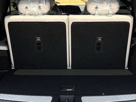 2027 Cadillac VISTIQ Sport - Photo 21