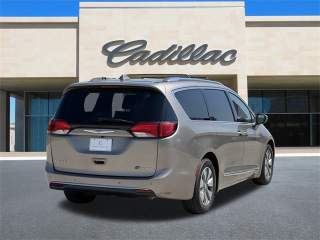 2018 Chrysler Pacifica Hybrid Limited photo 2