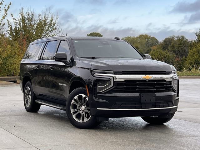 2025 Chevrolet Suburban LS photo 2