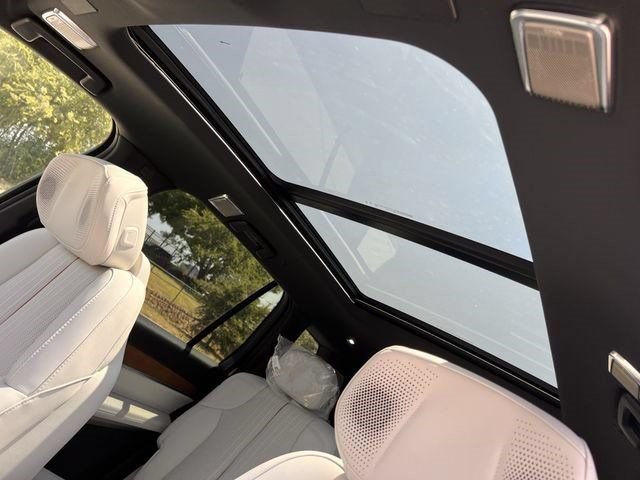 2027 Cadillac VISTIQ Sport - Photo 16