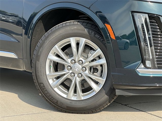 2025 Cadillac XT6 Luxury photo 2