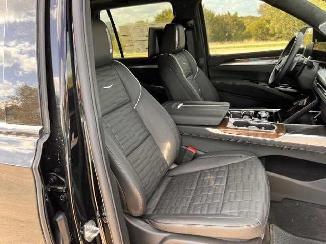 2026 Cadillac Escalade Platinum Sport - Photo 23