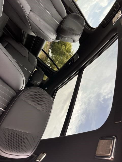 2027 Cadillac VISTIQ Sport - Photo 18