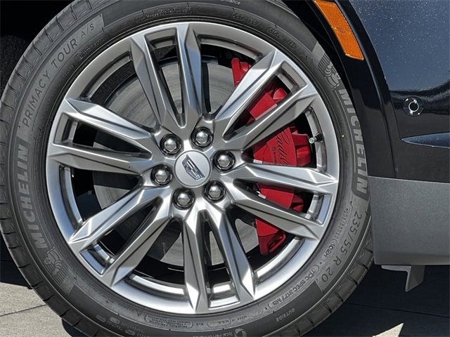 2025 Cadillac XT5 Sport photo 2