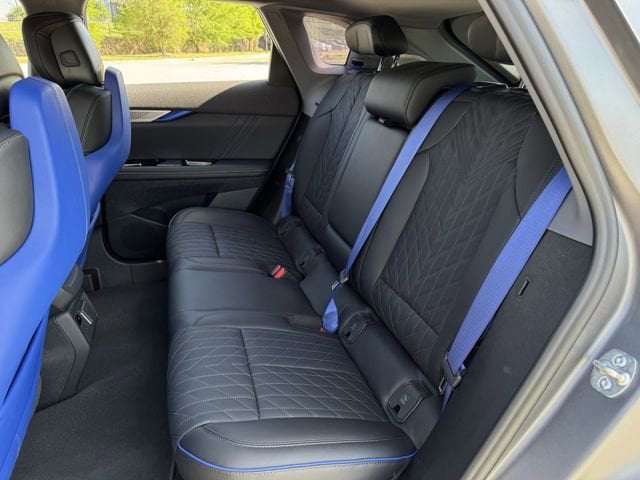 2026 Cadillac OPTIQ V-Series - Photo 23