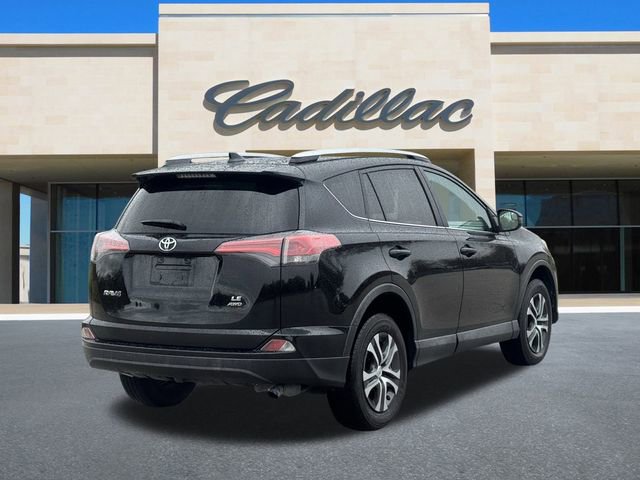 2016 Toyota RAV4 LE photo 3