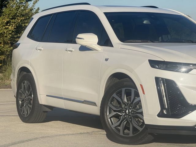 2021 Cadillac XT6 Sport photo 2