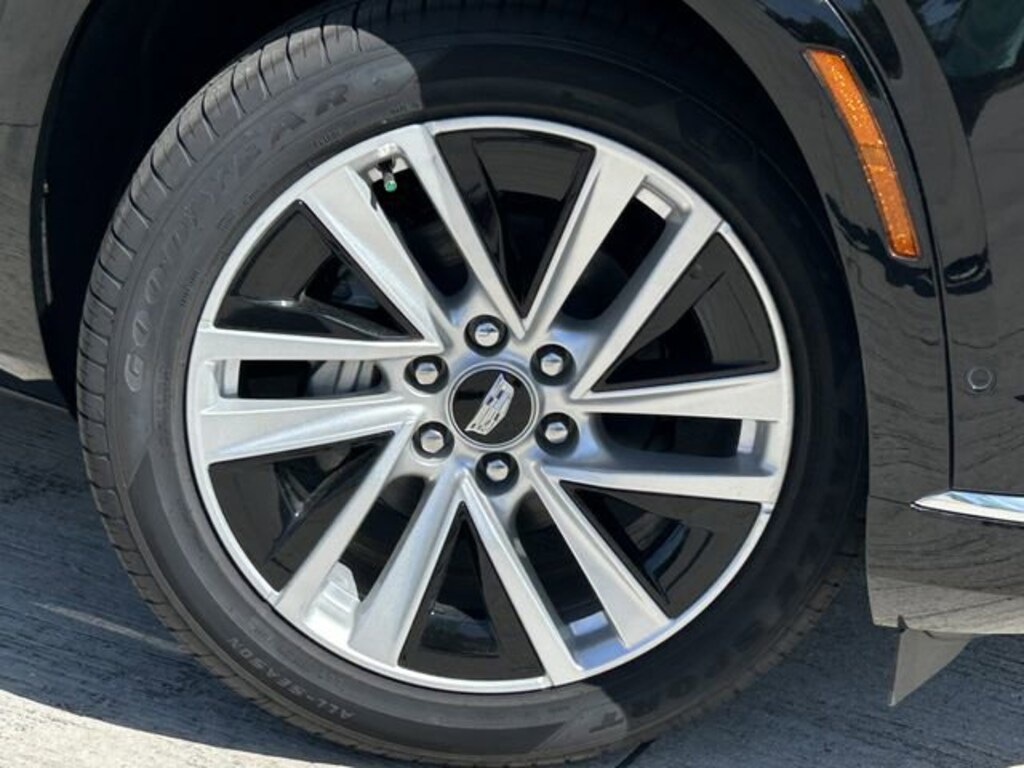 New 2026 CADILLAC VISTIQ Luxury SUV