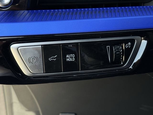 2026 Cadillac OPTIQ V-Series - Photo 19