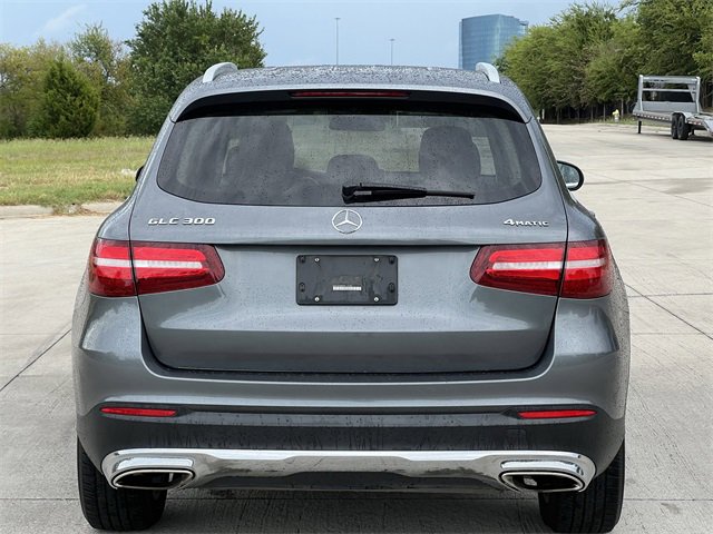 2017 Mercedes Benz GLC 300 4MATIC photo 2