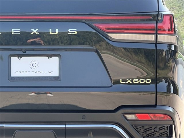 2023 Lexus LX 600 F SPORT photo 4