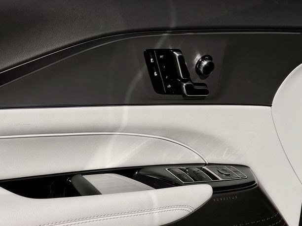 2027 Cadillac LYRIQ Luxury - Photo 19