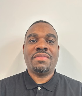 Staff member Reggie Thompson from ID_43d0464efc02